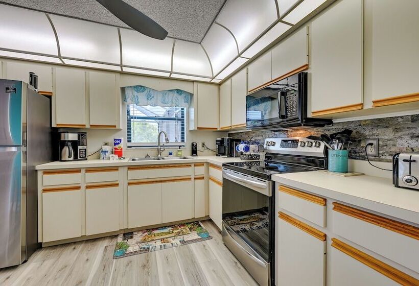 Englewood Home W/ Saltwater Pool: 6 Mi To Beach!