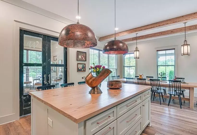 Idyllic Belmont Home < 1 Mi To Historic District!