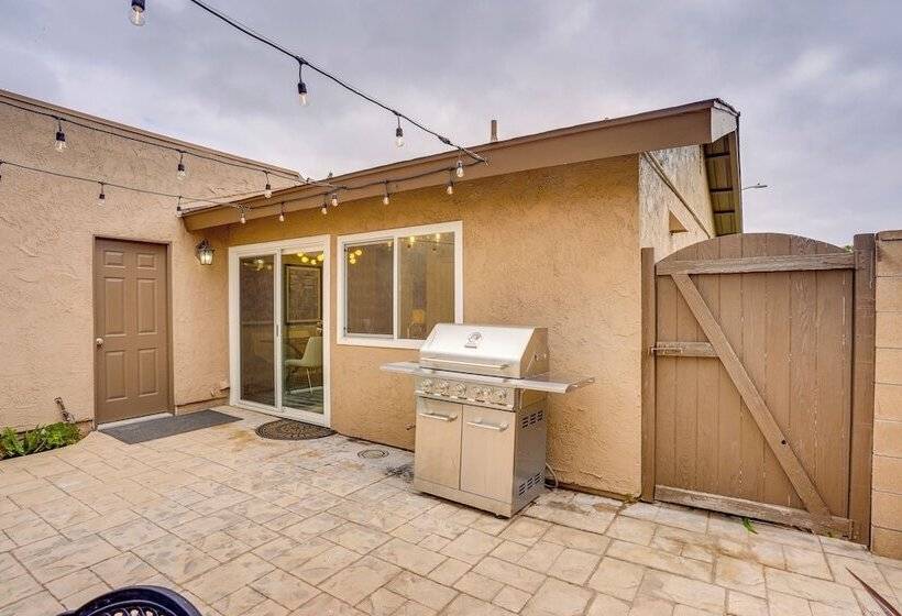 Idyllic Tustin Home W/ Private Patio & Grill