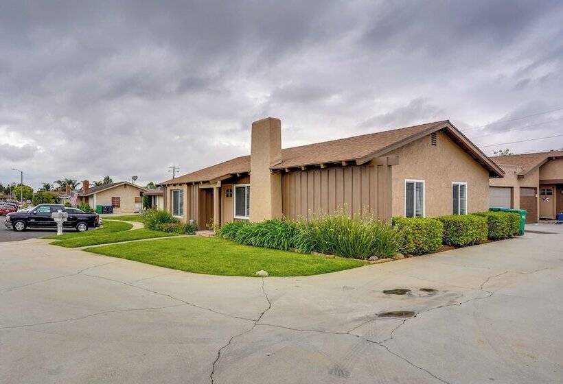 Idyllic Tustin Home W/ Private Patio & Grill