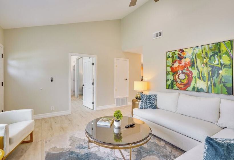 Idyllic Tustin Home W/ Private Patio & Grill