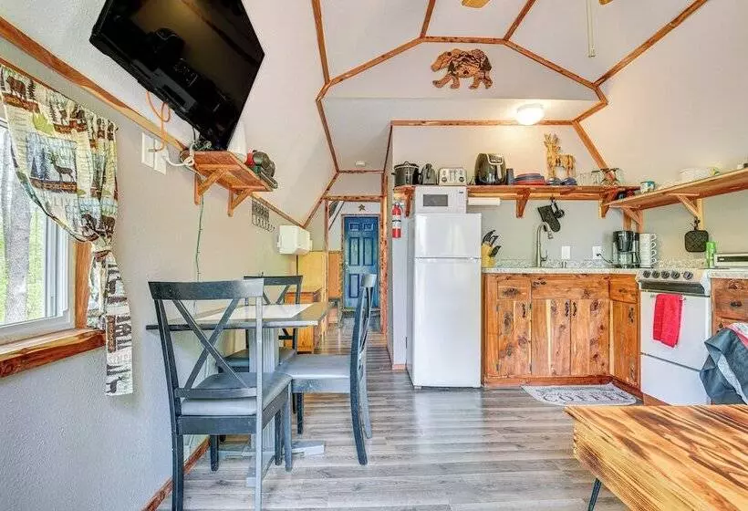 Inviting Des Arc Cabin W/ Fire Pit + Deck!