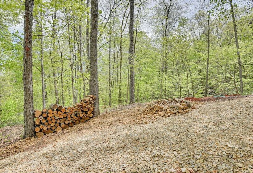 Inviting Des Arc Cabin W/ Fire Pit + Deck!