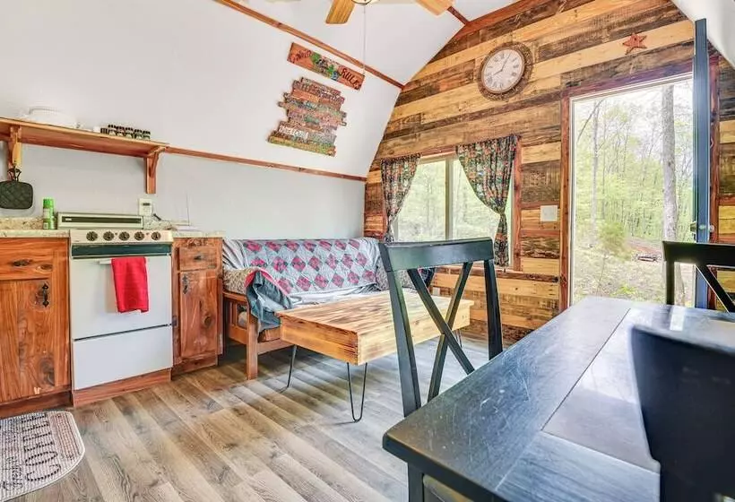 Inviting Des Arc Cabin W/ Fire Pit + Deck!