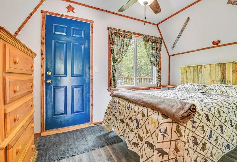 Inviting Des Arc Cabin W/ Fire Pit + Deck!