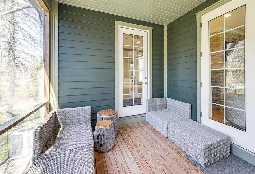 Downtown Douglas Home W/ Kayaks Near Oval Beach