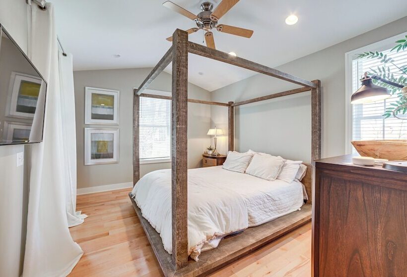 Downtown Douglas Home W/ Kayaks Near Oval Beach