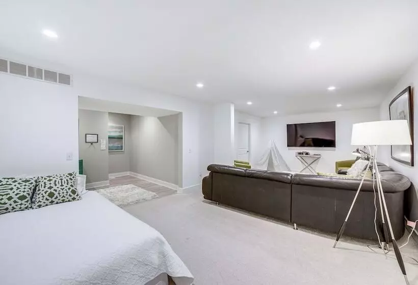 Downtown Douglas Home W/ Kayaks Near Oval Beach