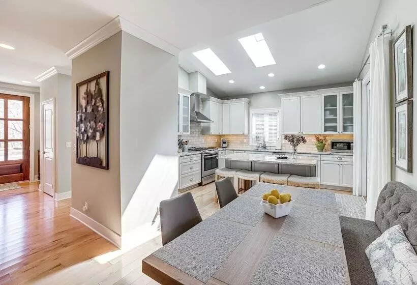 Downtown Douglas Home W/ Kayaks Near Oval Beach