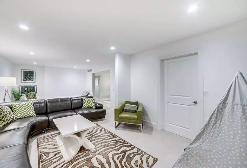 Downtown Douglas Home W/ Kayaks Near Oval Beach