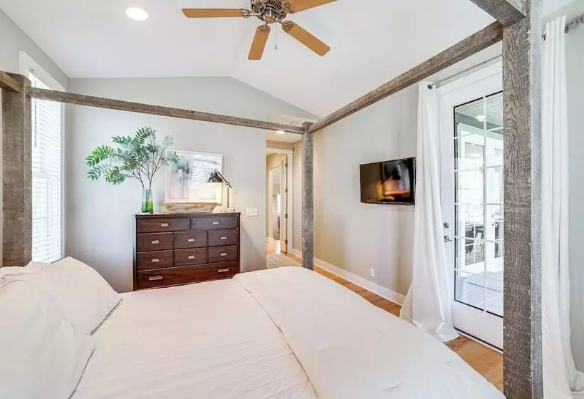 Downtown Douglas Home W/ Kayaks Near Oval Beach