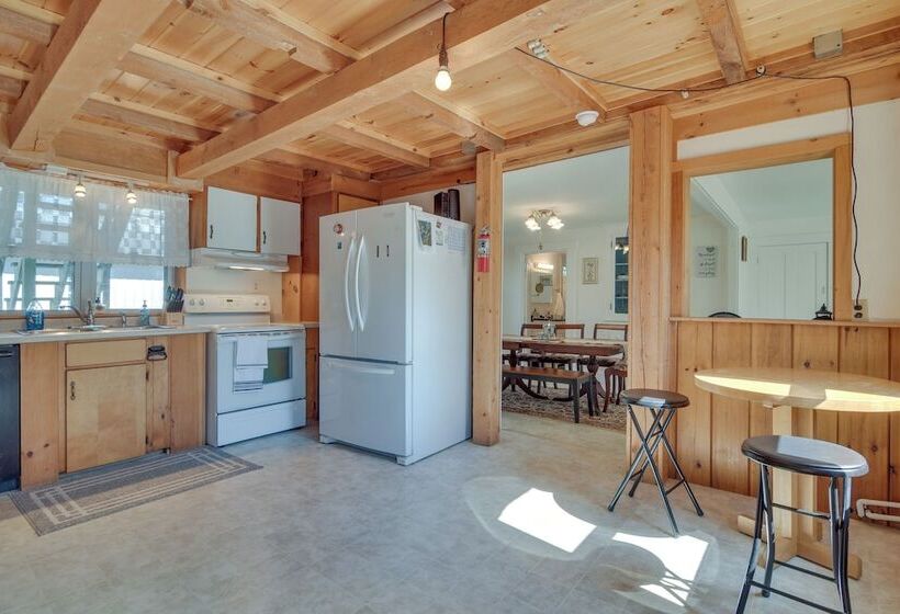 Lakefront Maine House ~ 4 Mi To Colby College