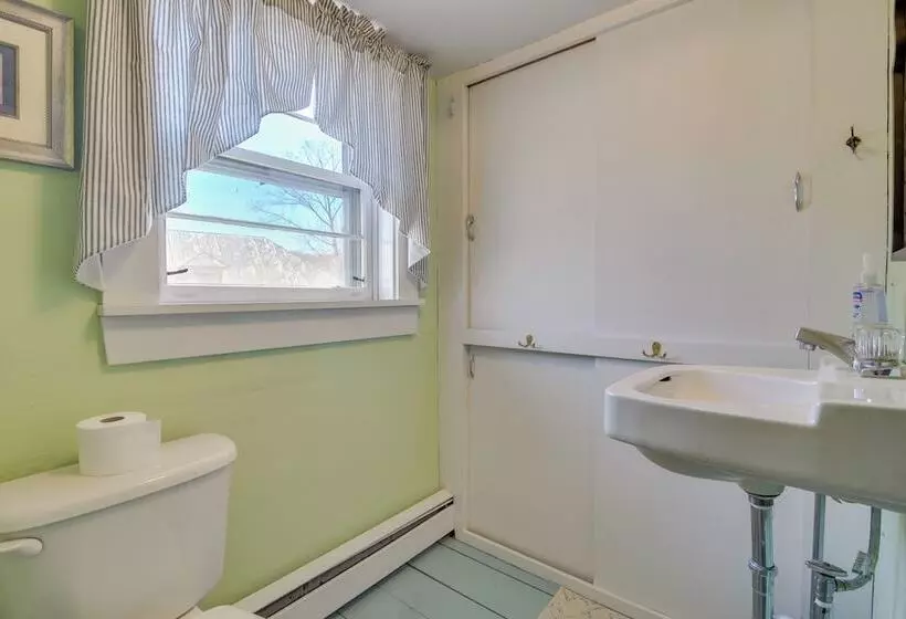 Lakefront Maine House ~ 4 Mi To Colby College