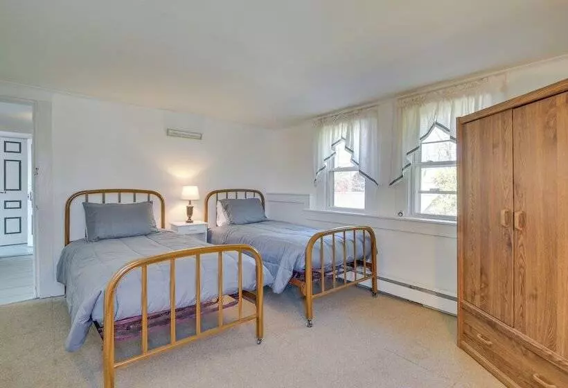 Lakefront Maine House ~ 4 Mi To Colby College