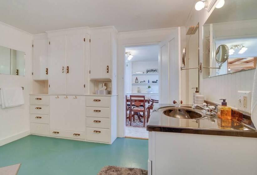 Lakefront Maine House ~ 4 Mi To Colby College