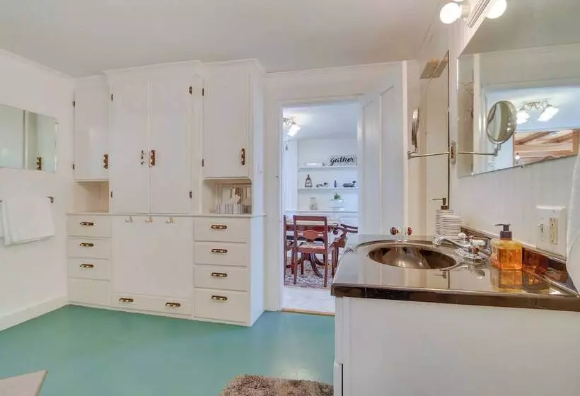 Lakefront Maine House ~ 4 Mi To Colby College