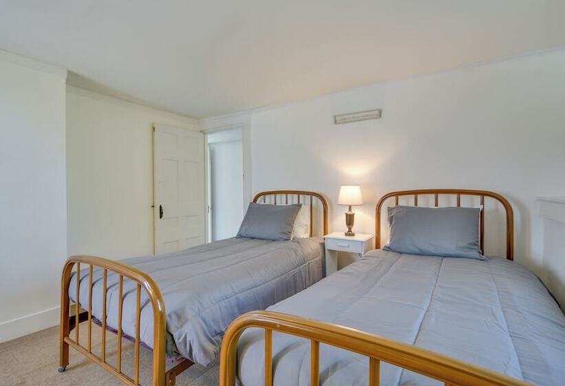 Lakefront Maine House ~ 4 Mi To Colby College