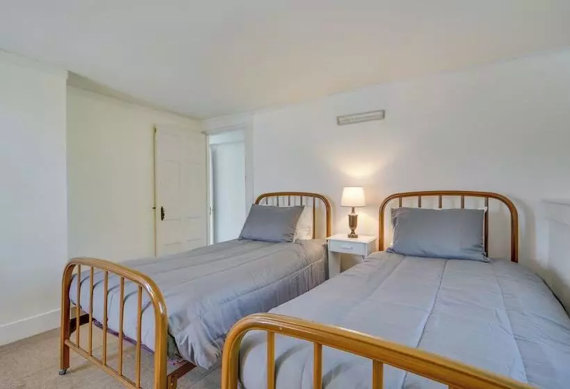 Lakefront Maine House ~ 4 Mi To Colby College