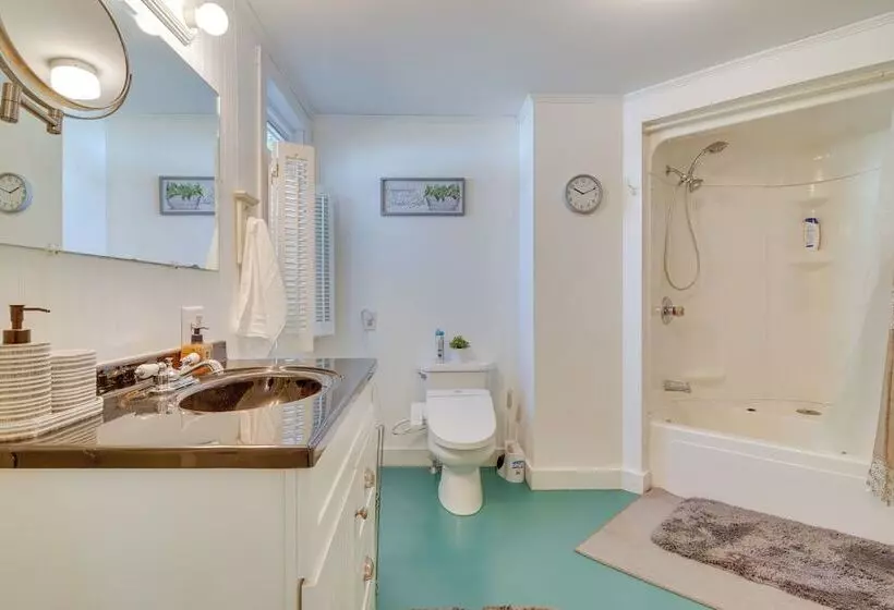 Lakefront Maine House ~ 4 Mi To Colby College