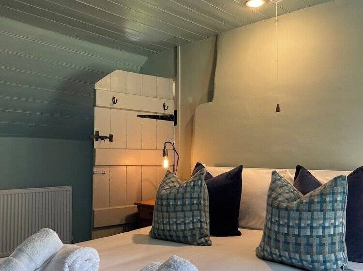 Lovely 2 Bed Cottage In St Brides, Pembrokeshire