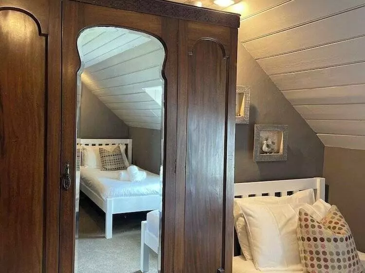 Lovely 2 Bed Cottage In St Brides, Pembrokeshire