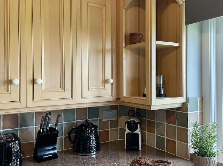 Lovely 2 Bed Cottage In St Brides, Pembrokeshire