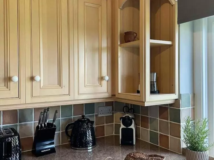 Lovely 2 Bed Cottage In St Brides, Pembrokeshire