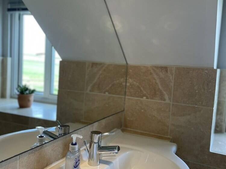 Lovely 2 Bed Cottage In St Brides, Pembrokeshire