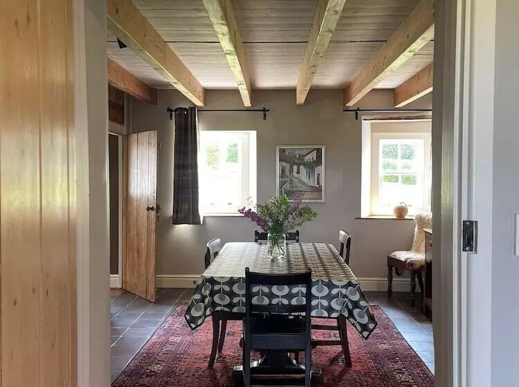 Lovely 2 Bed Cottage In St Brides, Pembrokeshire