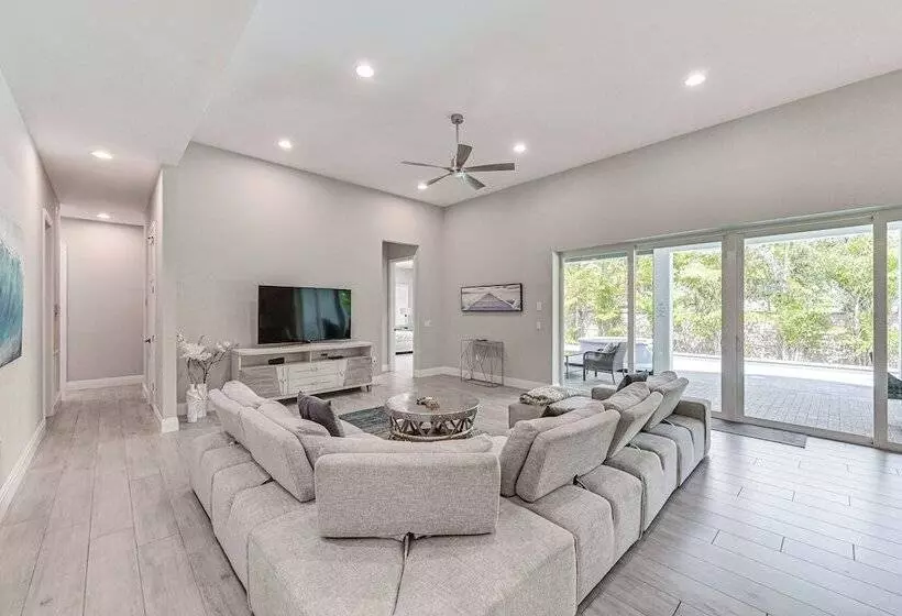 Marco Island Home W/ Pool & Hot Tub Near Beaches!