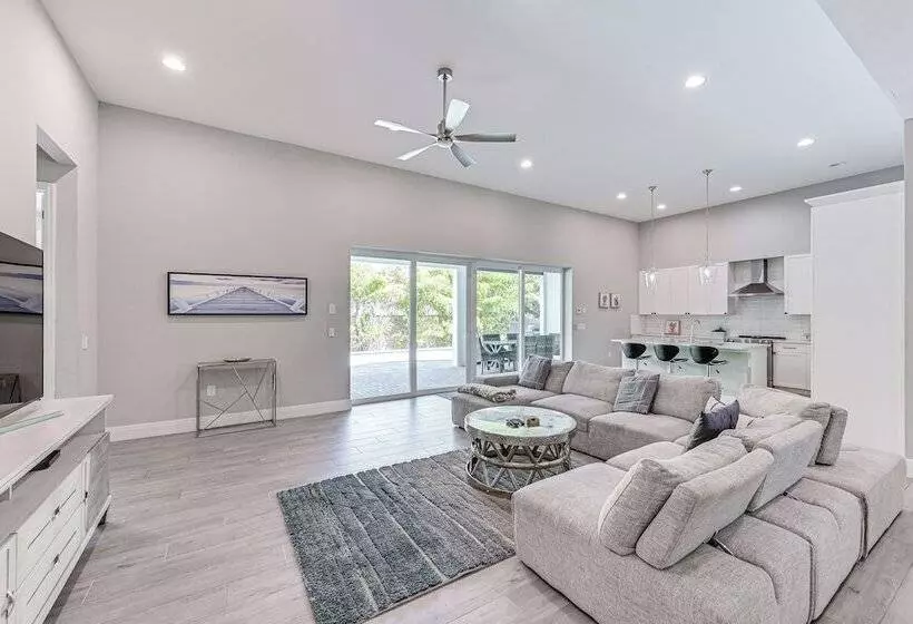 Marco Island Home W/ Pool & Hot Tub Near Beaches!