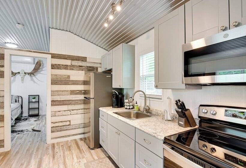 Mead Cabin: 2 Blocks To Willow Springs Marina