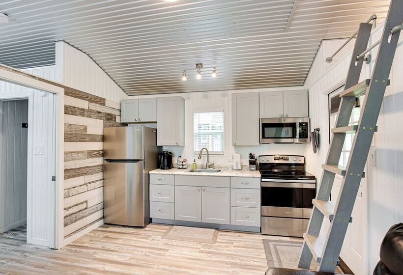 Mead Cabin: 2 Blocks To Willow Springs Marina