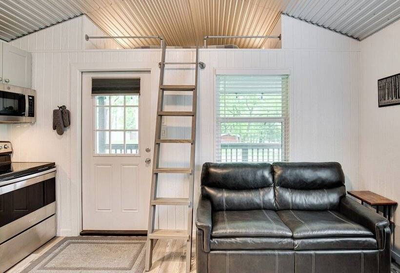 Mead Cabin: 2 Blocks To Willow Springs Marina