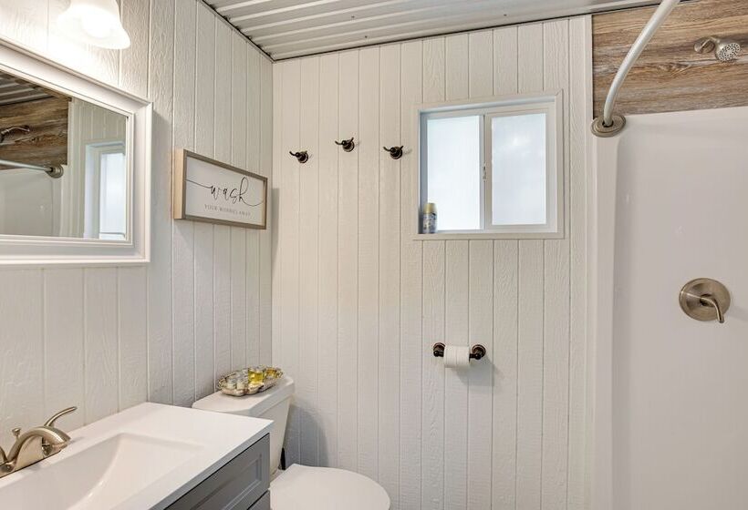 Mead Cabin: 2 Blocks To Willow Springs Marina