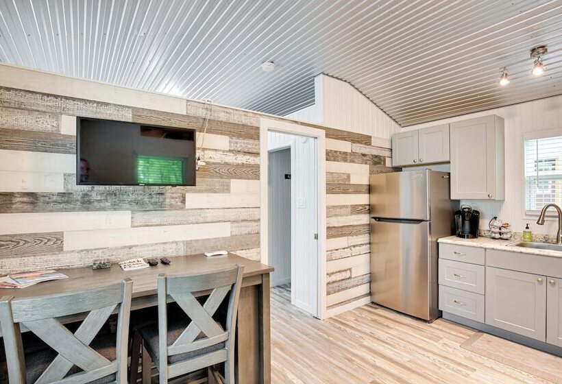 Mead Cabin: 2 Blocks To Willow Springs Marina