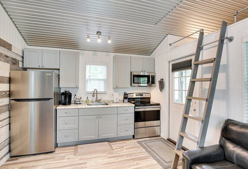 Mead Cabin: 2 Blocks To Willow Springs Marina