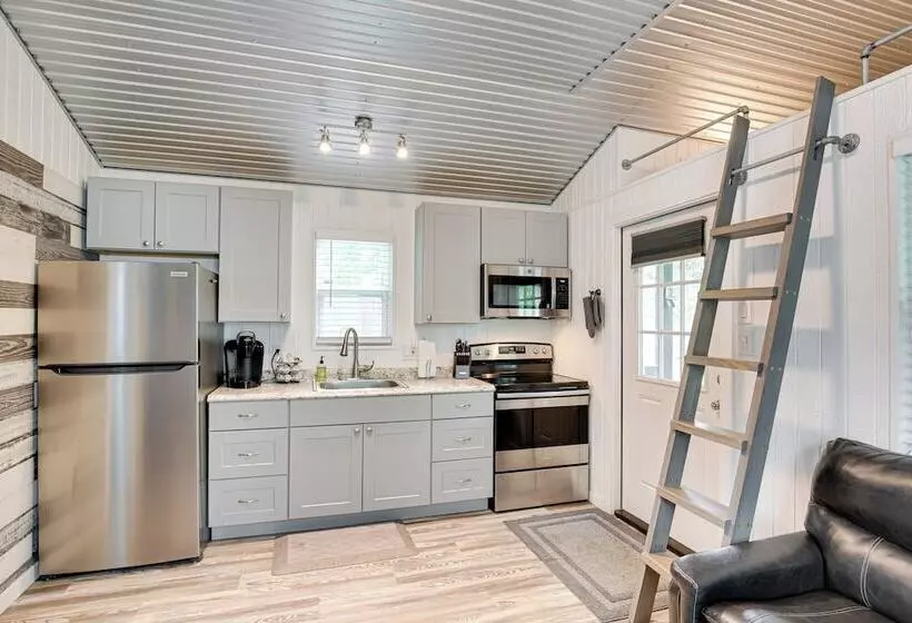 Mead Cabin: 2 Blocks To Willow Springs Marina