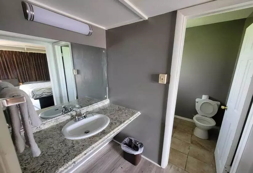 モーテル Lamplighter Inn By Oyo Independence