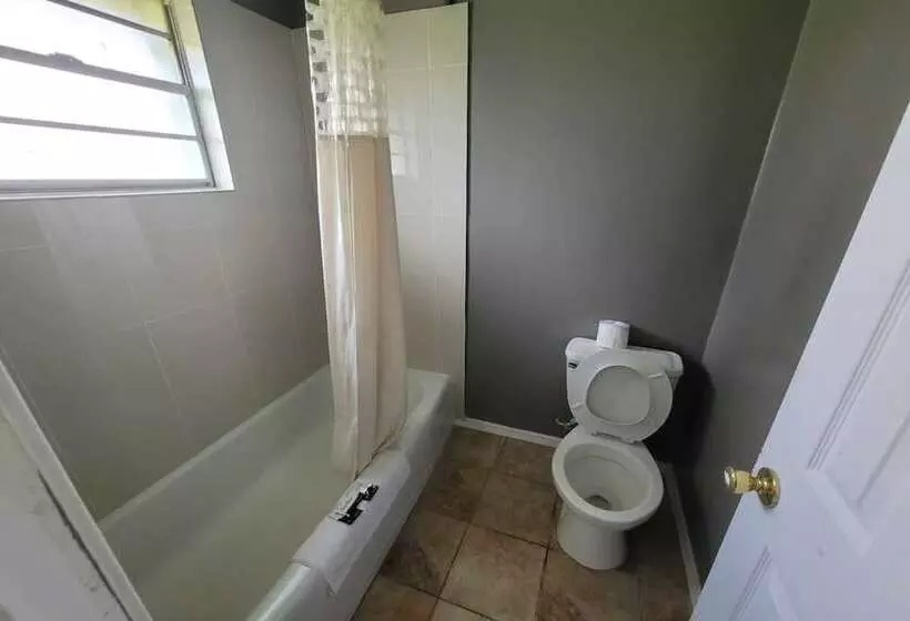 モーテル Lamplighter Inn By Oyo Independence