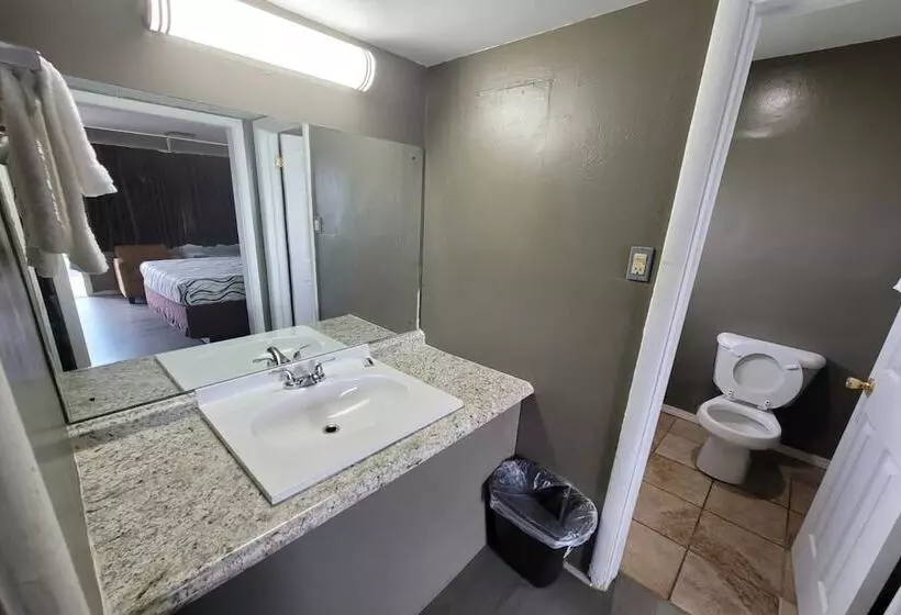 モーテル Lamplighter Inn By Oyo Independence