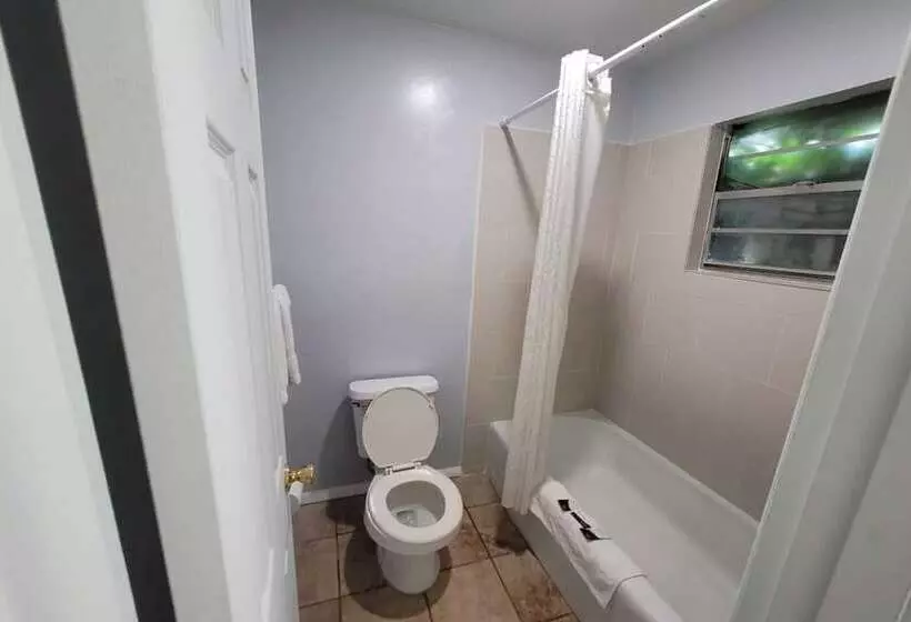 モーテル Lamplighter Inn By Oyo Independence