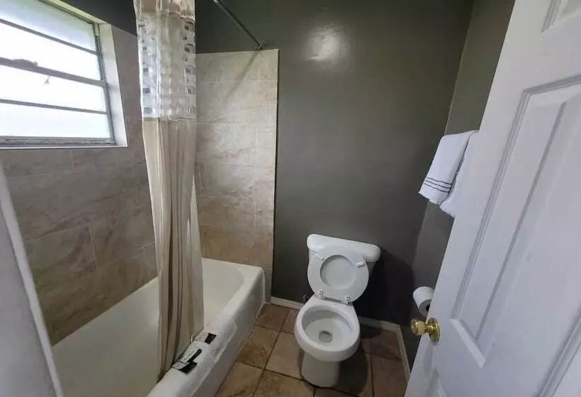 モーテル Lamplighter Inn By Oyo Independence