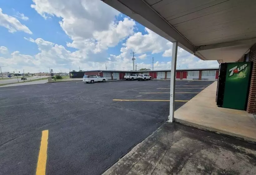 モーテル Lamplighter Inn By Oyo Independence