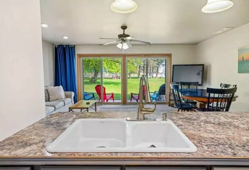 モーテル South Arm Retreats Combined 2br Lakeview