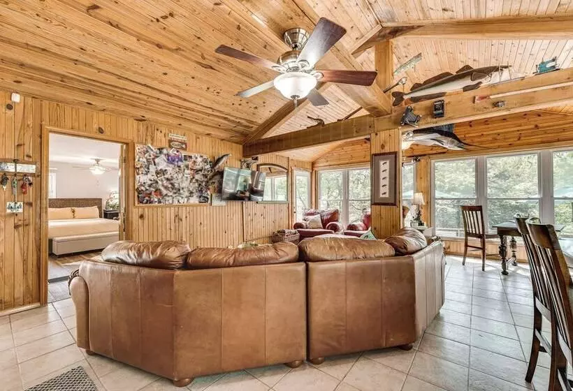 Pet Friendly Branson Gem: Walk To Table Rock Lake