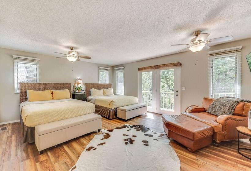 Pet Friendly Branson Gem: Walk To Table Rock Lake