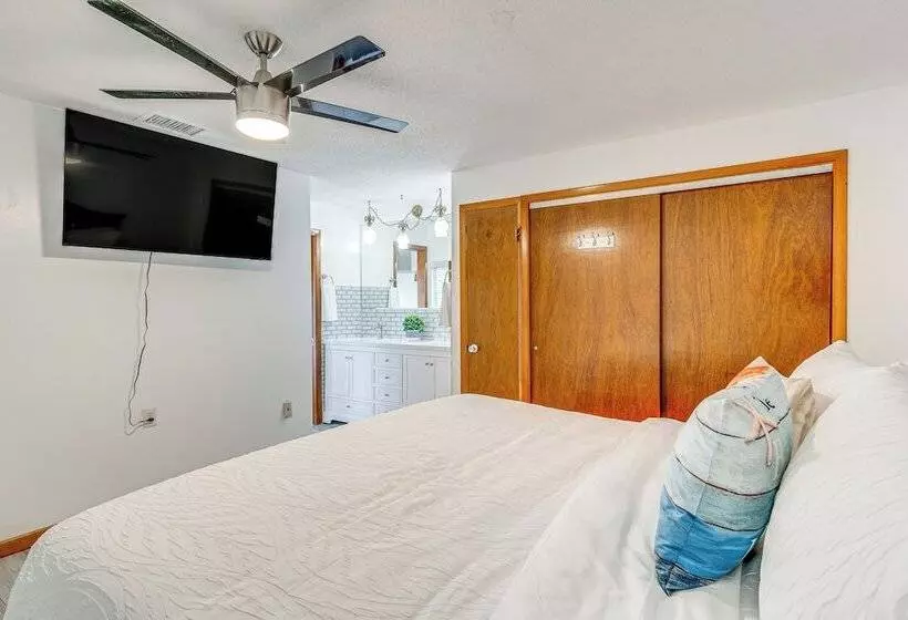 Port Charlotte Retreat W/ Lanai + Private Pool!