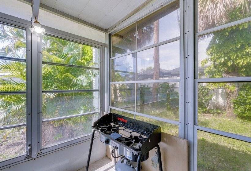 Port Charlotte Retreat W/ Lanai + Private Pool!