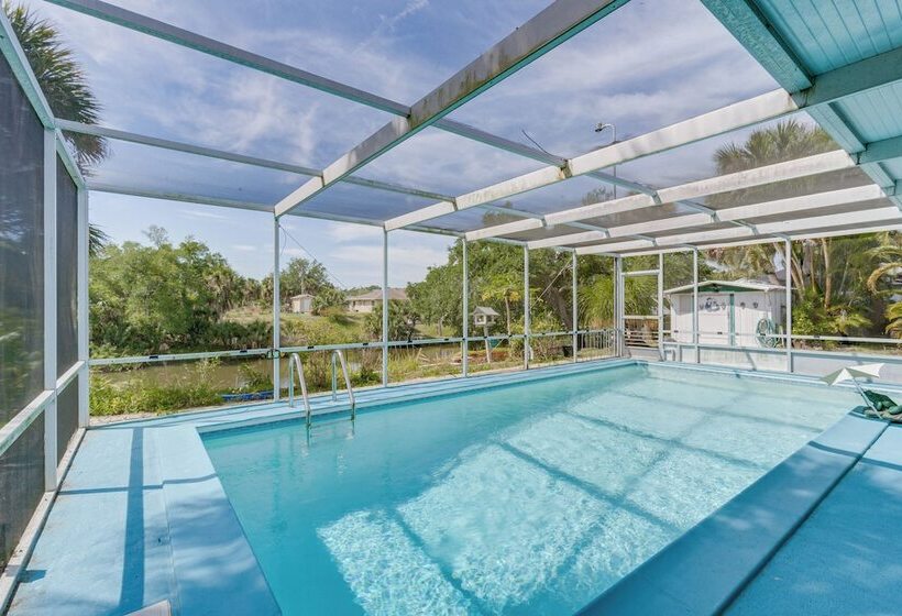 Port Charlotte Retreat W/ Lanai + Private Pool!